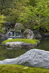 神島と滝